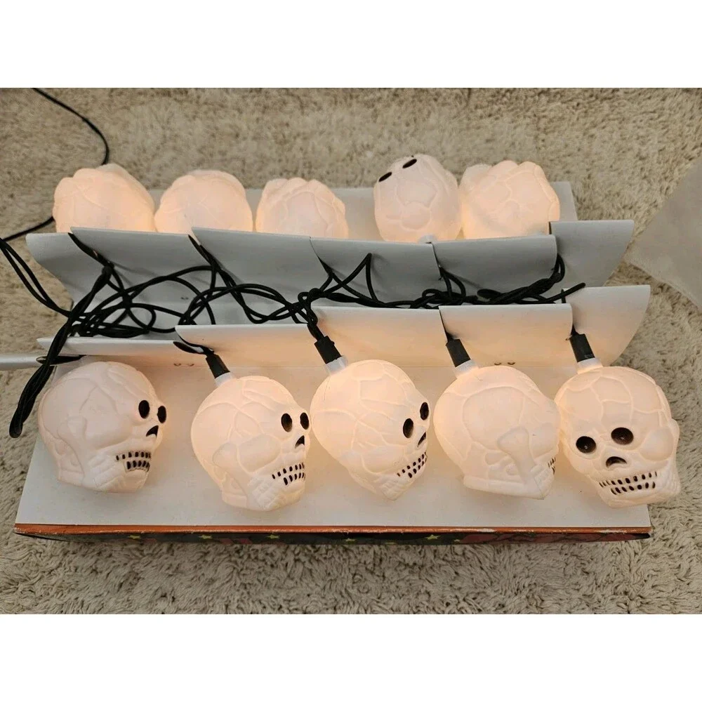 Vtg Halloween String Light Set of 10 Blow Mold Skeleton Skulls w/Box Tested Work